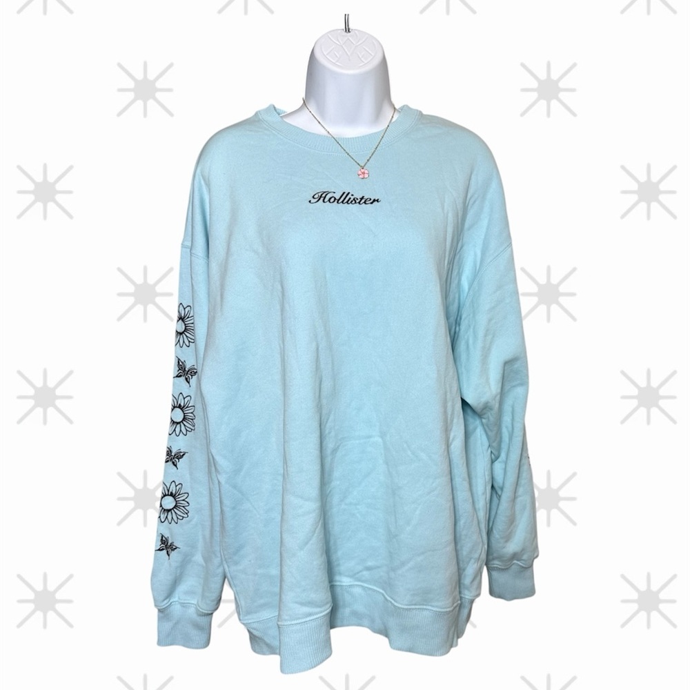 Hollister Oversized Embroidered Daisy Sleeve Light Blue Size Medium Sweatshirt